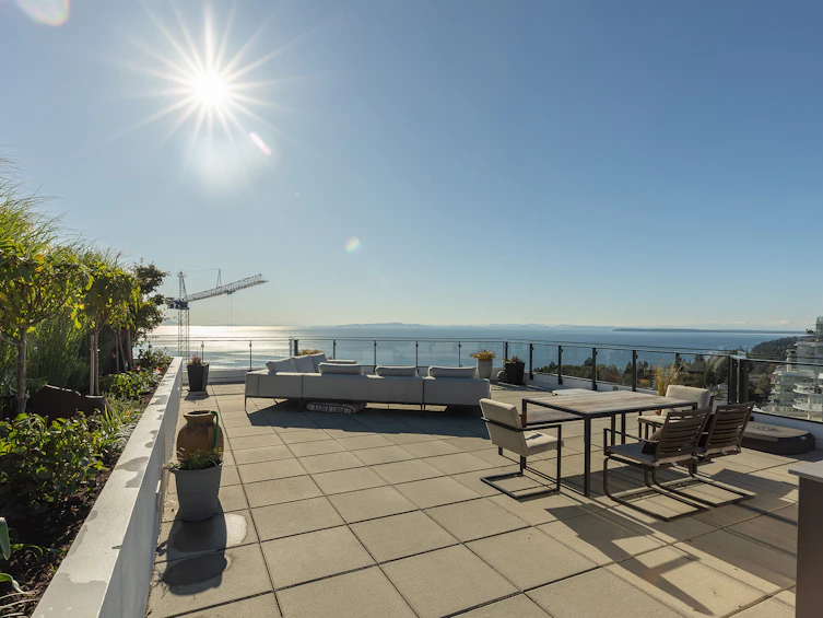 PH5-1439 George Street, Surrey, BC, V4B 0B9
