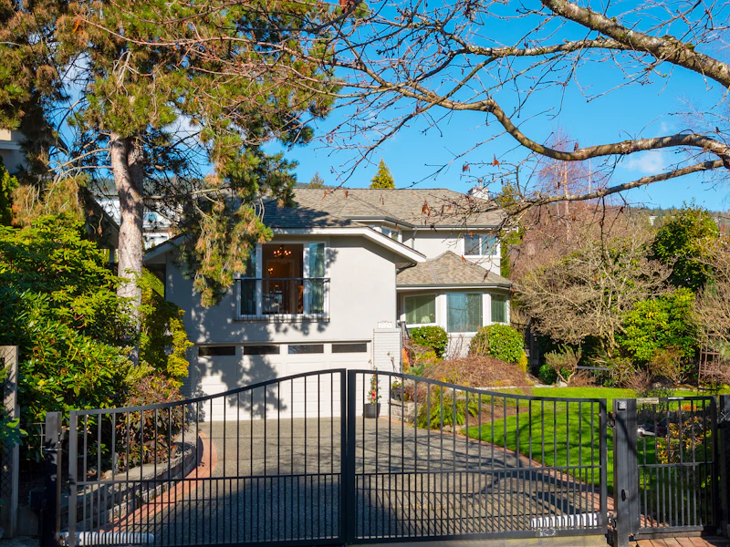 2529 Lawson Avenue, West Vancouver BC V7V 2G1