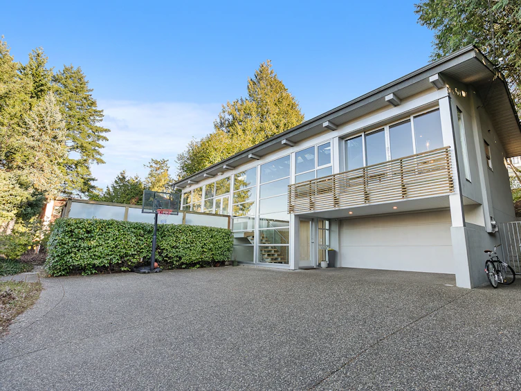 2796 Bayview Street, Surrey, BC, V4A 2Z4 - 2
