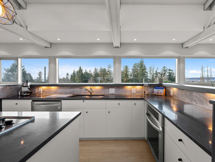 2796 Bayview Street, Surrey, BC, V4A 2Z4 - 11