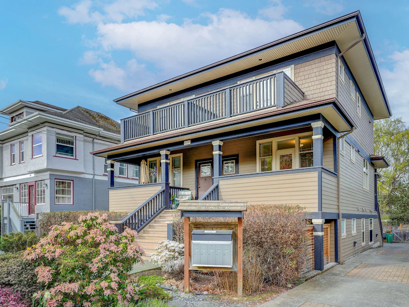 3 - 220 Moss Street, Victoria BC V8V 4M4