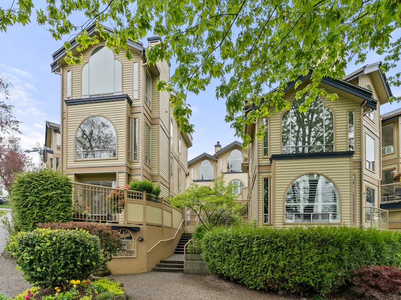 210 - 1100 W 7th Avenue, Vancouver BC V6H 1B4