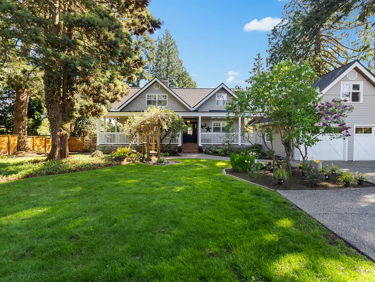 13892 Marine Drive, Surrey, BC, V4B 1A4