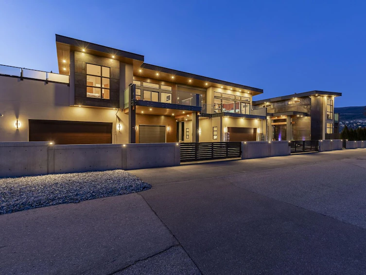 704 Stonor Street, Summerland, BC, V0H 1Z9