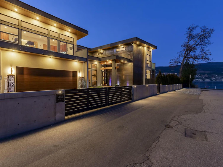 704 Stonor Street, Summerland, BC, V0H 1Z9 - 2