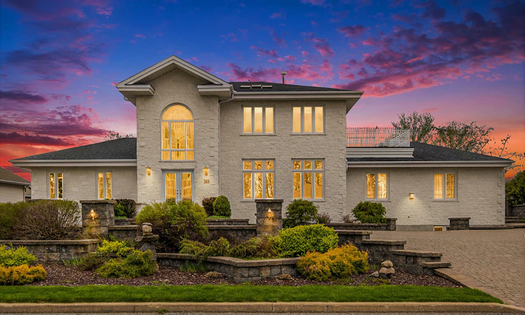 389 Albert Hawkesbury Street ON