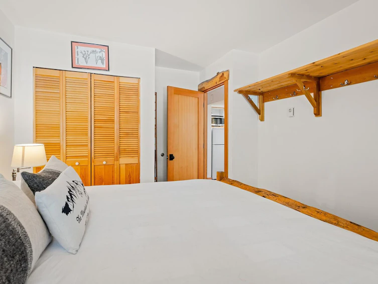 221-2050 Lake Placid Road, Whistler, BC, V8E 0A8 - 3