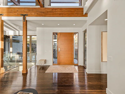 5560 Lakeshore Road - 5