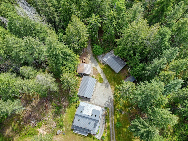 5805 Brooks Road, Halfmoon Bay, BC, V7Z 1G7 - 3