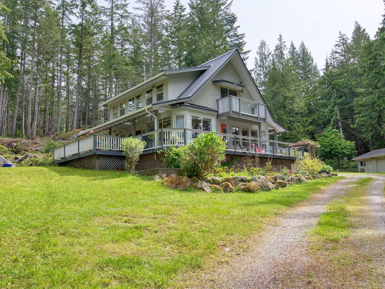 5805 Brooks Road, Halfmoon Bay, BC, V7Z 1G7 - 2