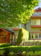 988 W 43rd Avenue