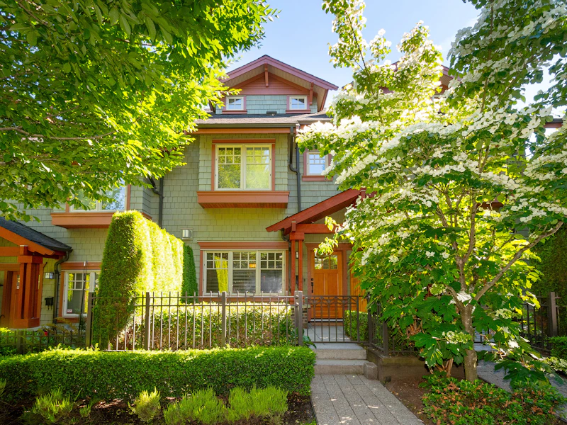 988 W 43rd Avenue, Vancouver BC V6M 2W2