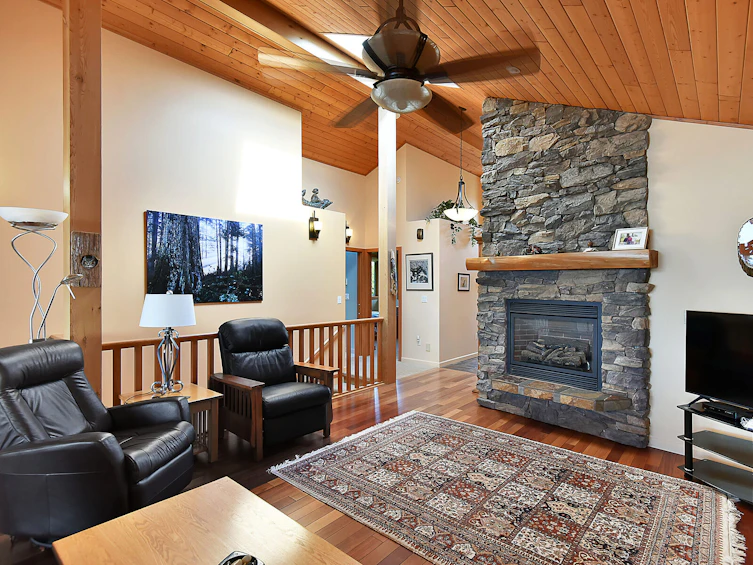 6371 Samron Road, Sechelt, BC, V7Z 0N6 - 6