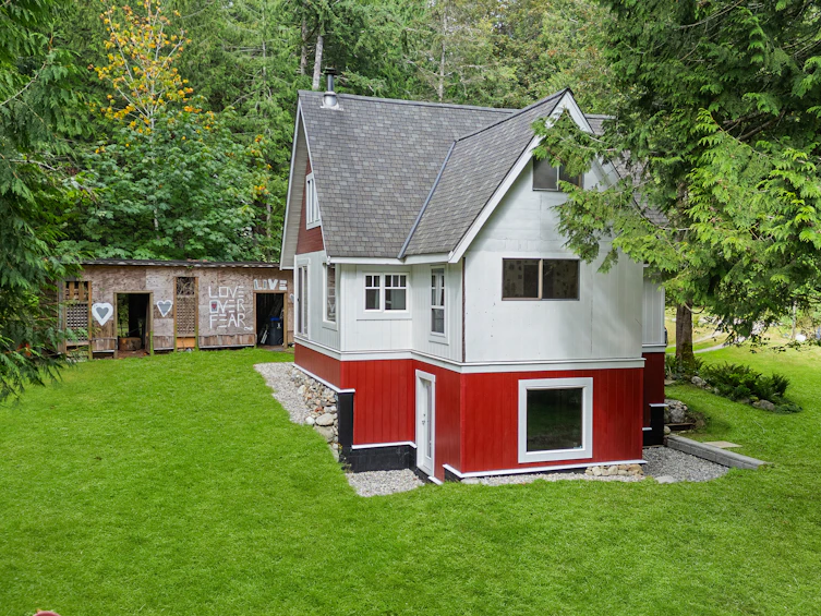 6121 Golf Course Road, Sechelt, BC, V7Z 0R2 - 5