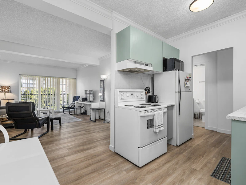 309 - 1655 Nelson Street, Vancouver BC V6G 1M4