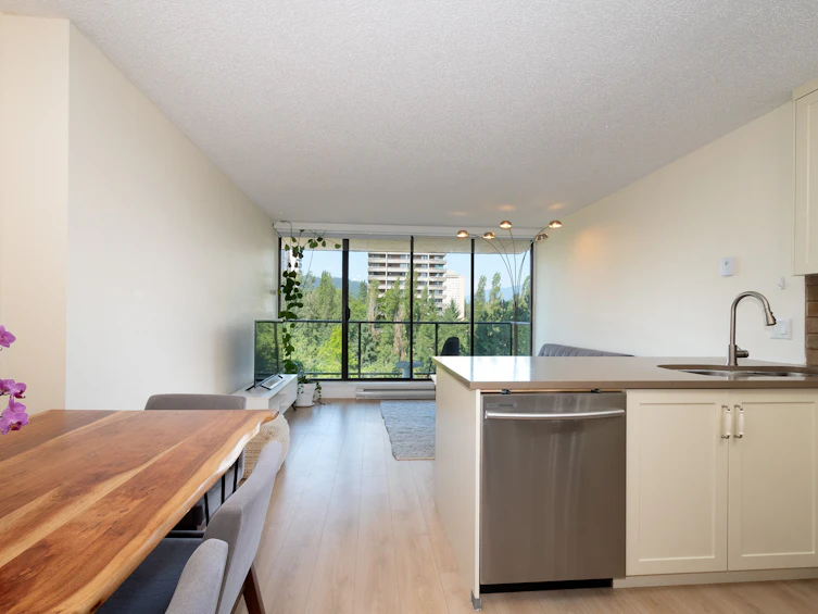 907-3970 Carrigan Court, Burnaby, BC, V3N 4S5 - 4