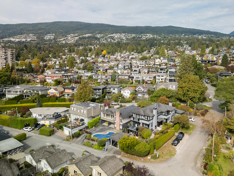 1248 Keith Road, West Vancouver, BC, V7T 1M9 - 12