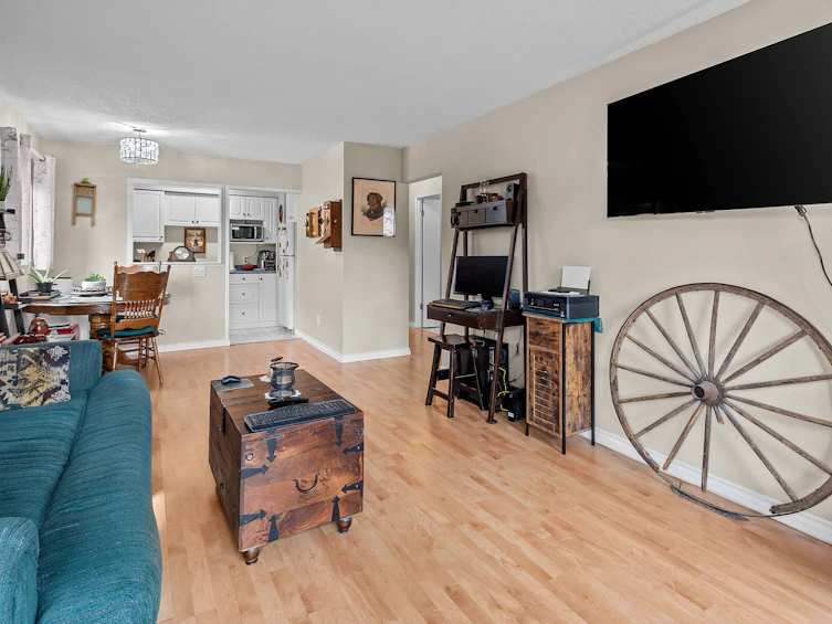 201-1537 Morrison Street, Victoria, BC, V8R 4K1 - 5