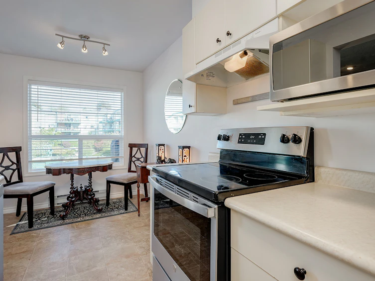 212-898 Vernon Avenue, Saanich, BC, V8X 2W6 - 9