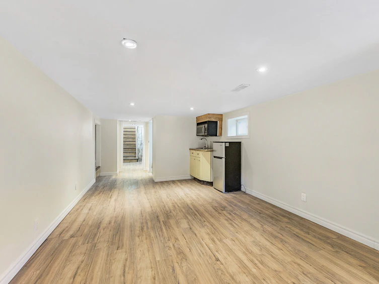 70 Dunraven Drive, Toronto, ON, M6M 1H2 - 4