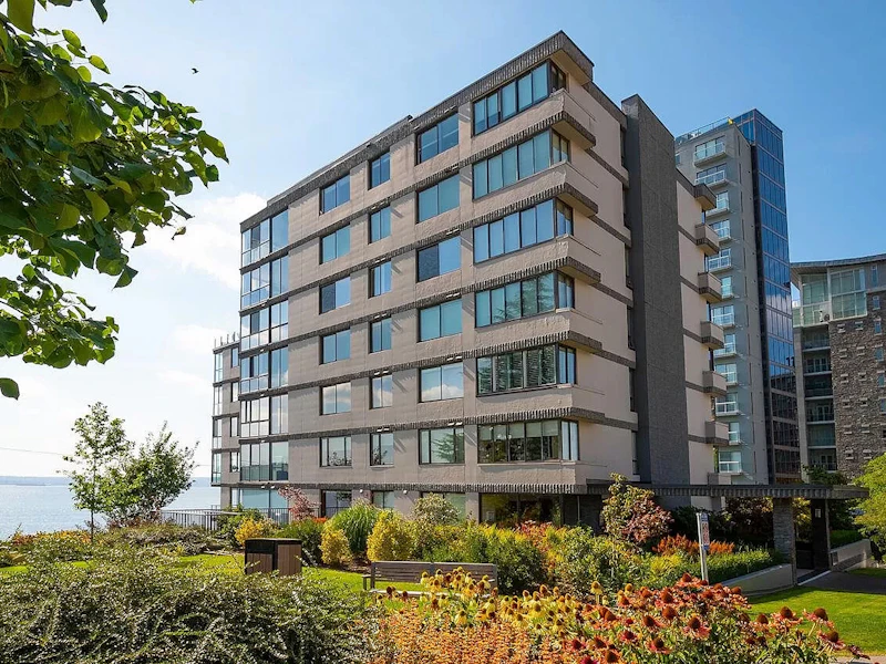 401 - 2108 Argyle Avenue, West Vancouver BC V7V 1A4
