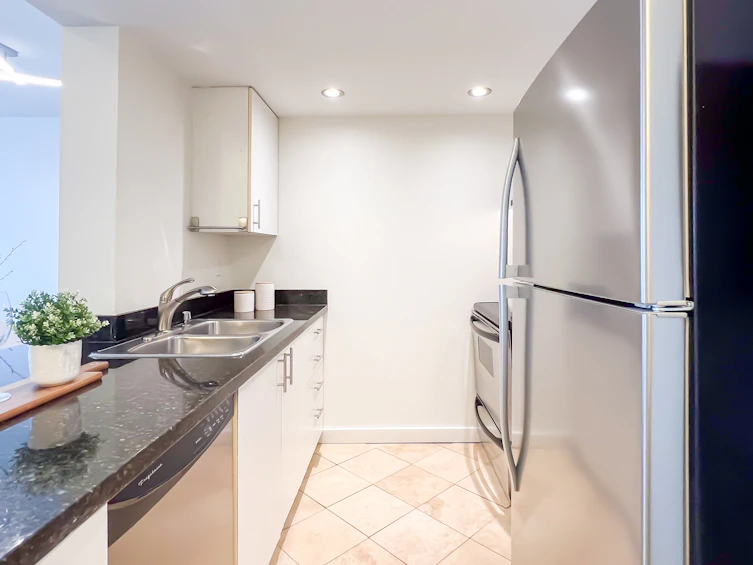 PH2-828 Agnes Street, New Westminster, BC, V3M 6R4 - 3
