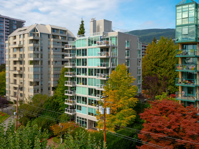 301-1455 Duchess Avenue, West Vancouver, BC, V7T 1H7 - 2
