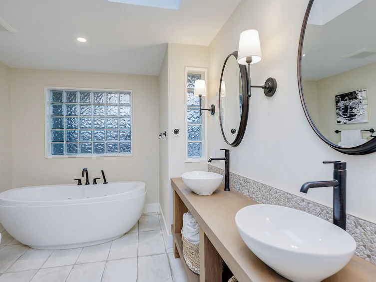 16-4360 Emily Carr Drive, Saanich, BC, V8X 4Y4 - 28