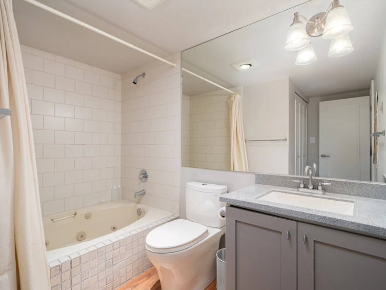 2407 W 1st Avenue, Vancouver, BC, V6K 1G6 - 17