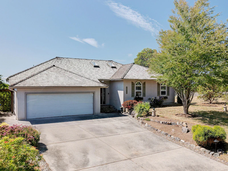 6183 Oracle Road, Sechelt BC