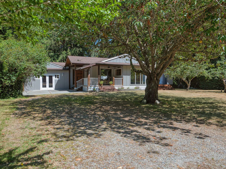 7858-7860 Redrooffs Road, Halfmoon Bay, BC, V7Z 1A4 - 8
