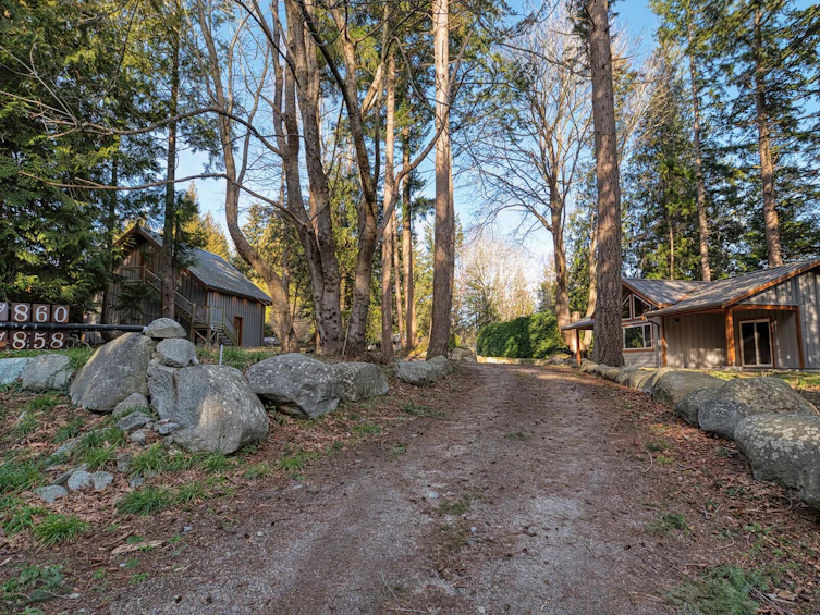 7858-7860 Redrooffs Road, Halfmoon Bay, BC, V7Z 1A4 - 2