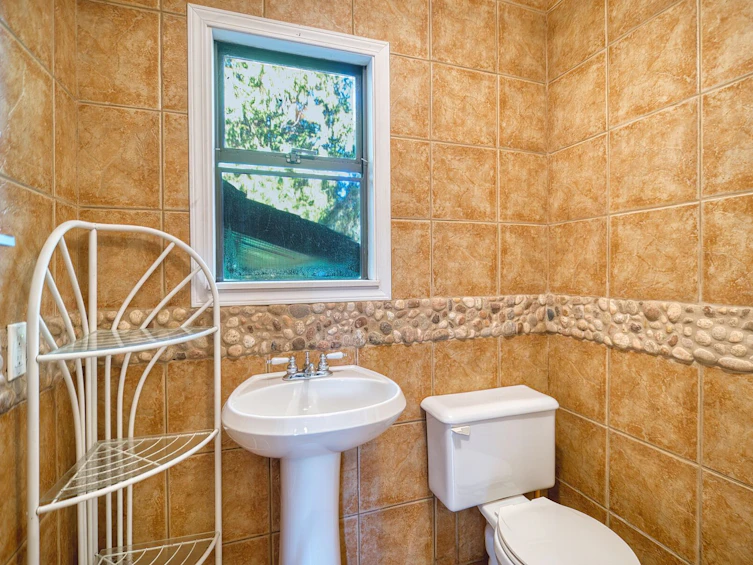 7858-7860 Redrooffs Road, Halfmoon Bay, BC, V7Z 1A4 - 22