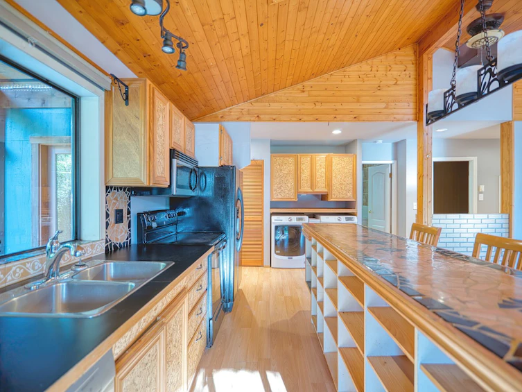 7858-7860 Redrooffs Road, Halfmoon Bay, BC, V7Z 1A4 - 13