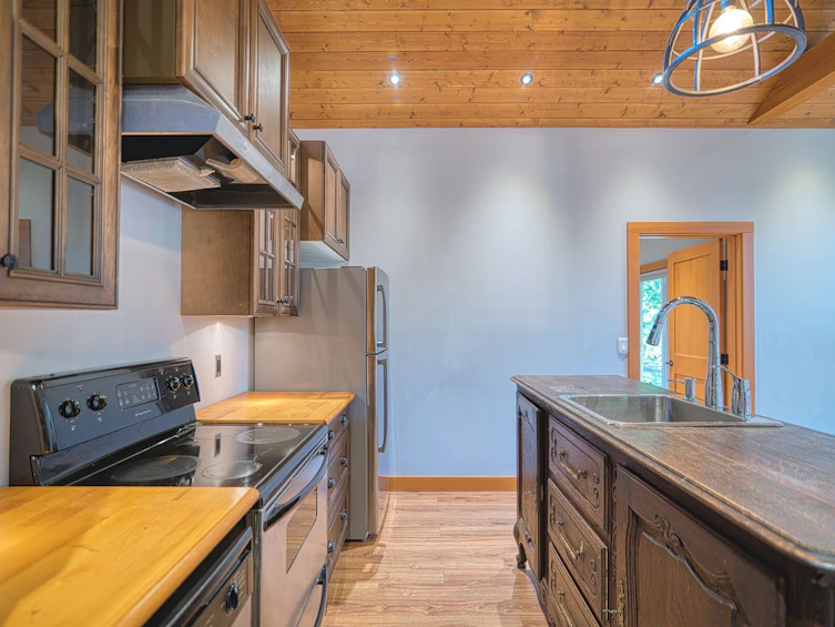 7858-7860 Redrooffs Road, Halfmoon Bay, BC, V7Z 1A4 - 30