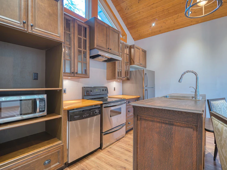 7858-7860 Redrooffs Road, Halfmoon Bay, BC, V7Z 1A4 - 29