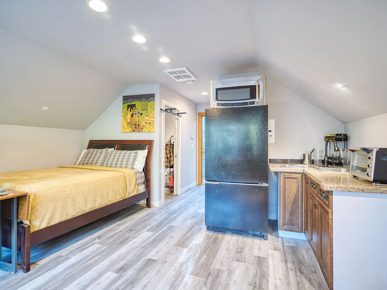 7858-7860 Redrooffs Road, Halfmoon Bay, BC, V7Z 1A4 - 38