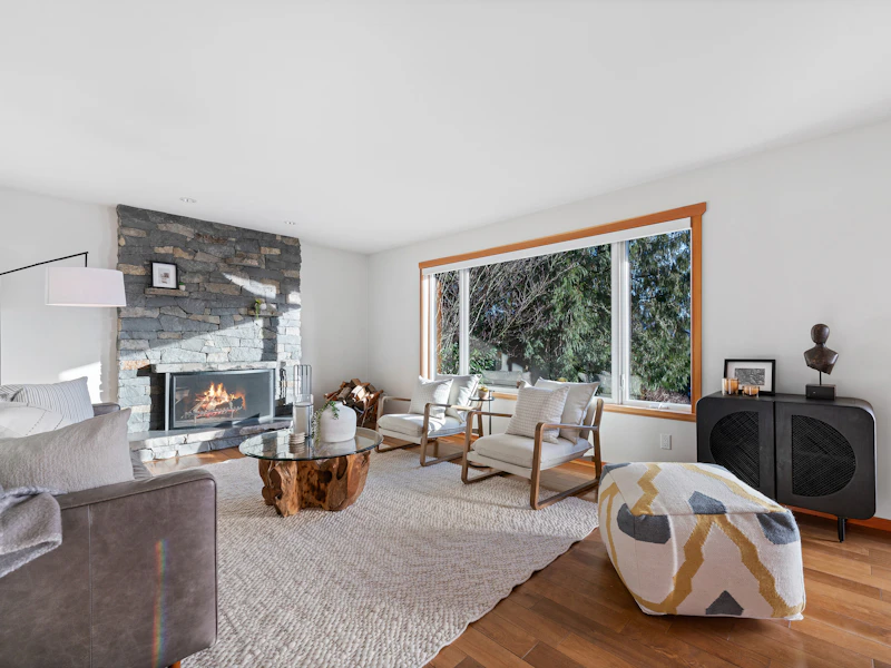 1668 Pierard Road, North Vancouver BC V7J 1Y2