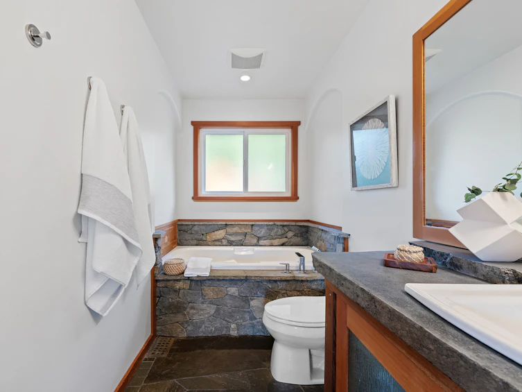 1668 Pierard Road, North Vancouver, BC, V7J 1Y2 - 35
