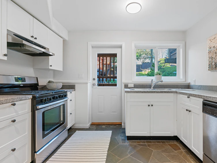 1668 Pierard Road, North Vancouver, BC, V7J 1Y2 - 47