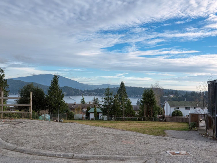 554 Wildwood Crescent, Gibsons, BC, V0N 1V9 - 2