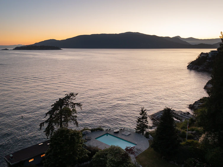 5240 Marine Drive, West Vancouver, BC, V7W 2P8 - 2