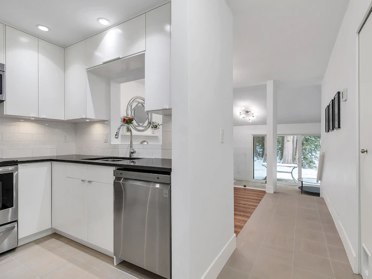 8577 Flowering Place, Burnaby, BC, V5A 4B4 - 2