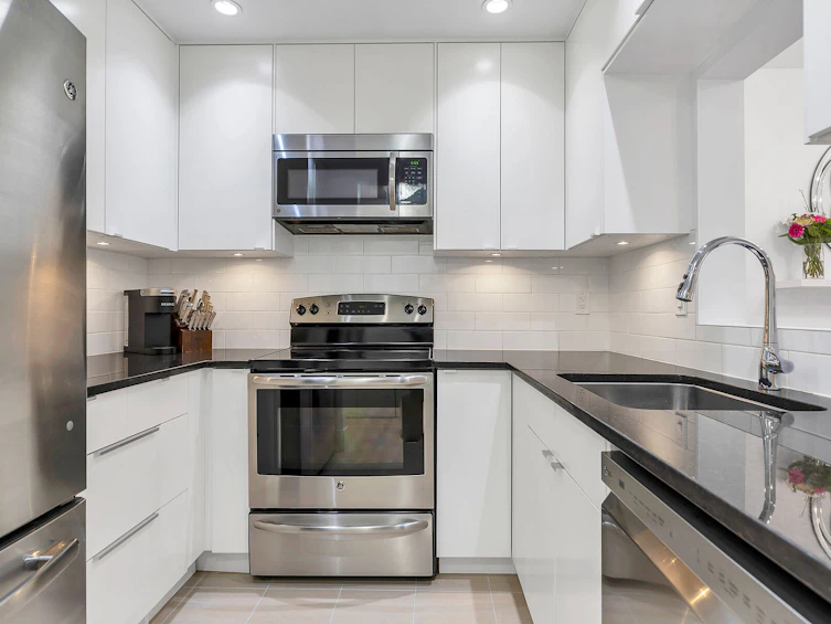 8577 Flowering Place, Burnaby, BC, V5A 4B4 - 5