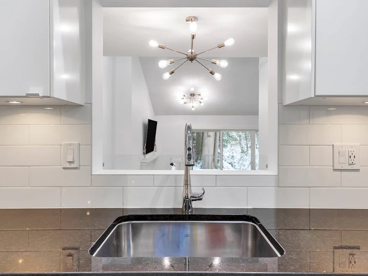 8577 Flowering Place, Burnaby, BC, V5A 4B4 - 6