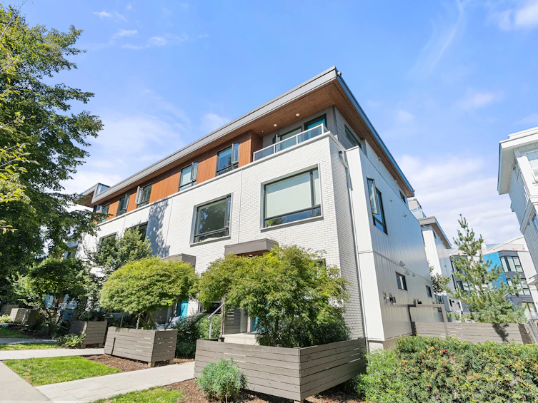 221-311 E 16th Avenue, Vancouver, BC, V5T 2T7 - 2