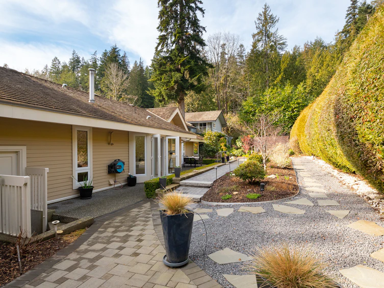 6955 Odlum Court, West Vancouver, BC, V7W 3B6 - 40