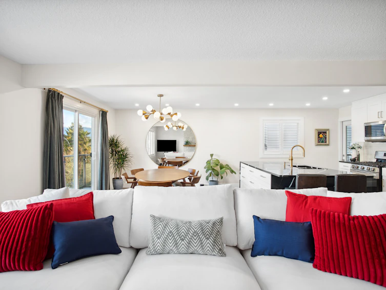 2728 Wall Street, Vancouver, BC, V5K 1A9 - 5
