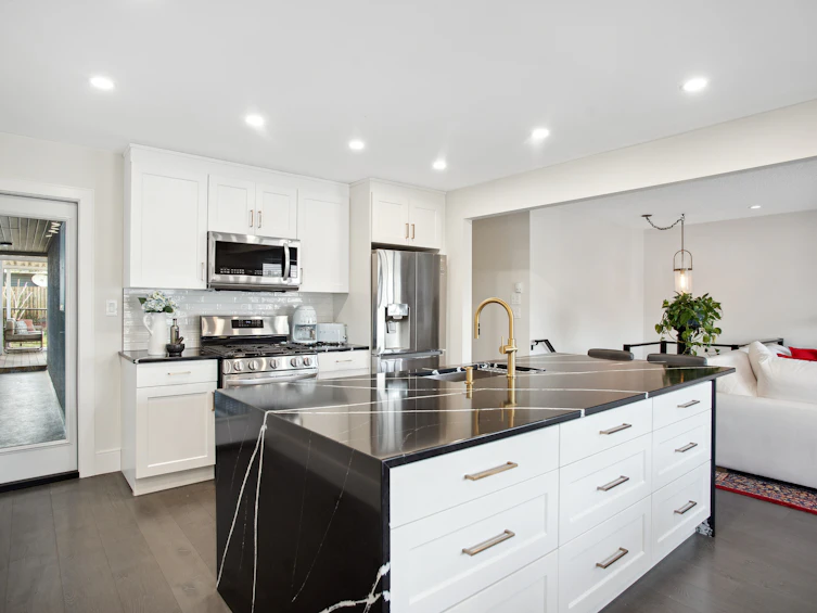 2728 Wall Street, Vancouver, BC, V5K 1A9 - 14
