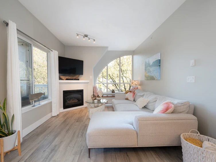 1111 Lynn Valley 405 Road, North Vancouver, BC, V7J 3V4 - 11